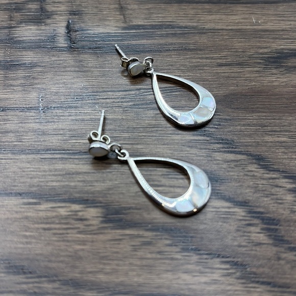 Teardrop Earrings with Pearl Inlay stone. 925 Pierced - Picture 6 of 9